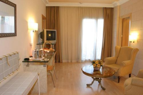 Gran Hotel Jovellanos Gijon Room photo